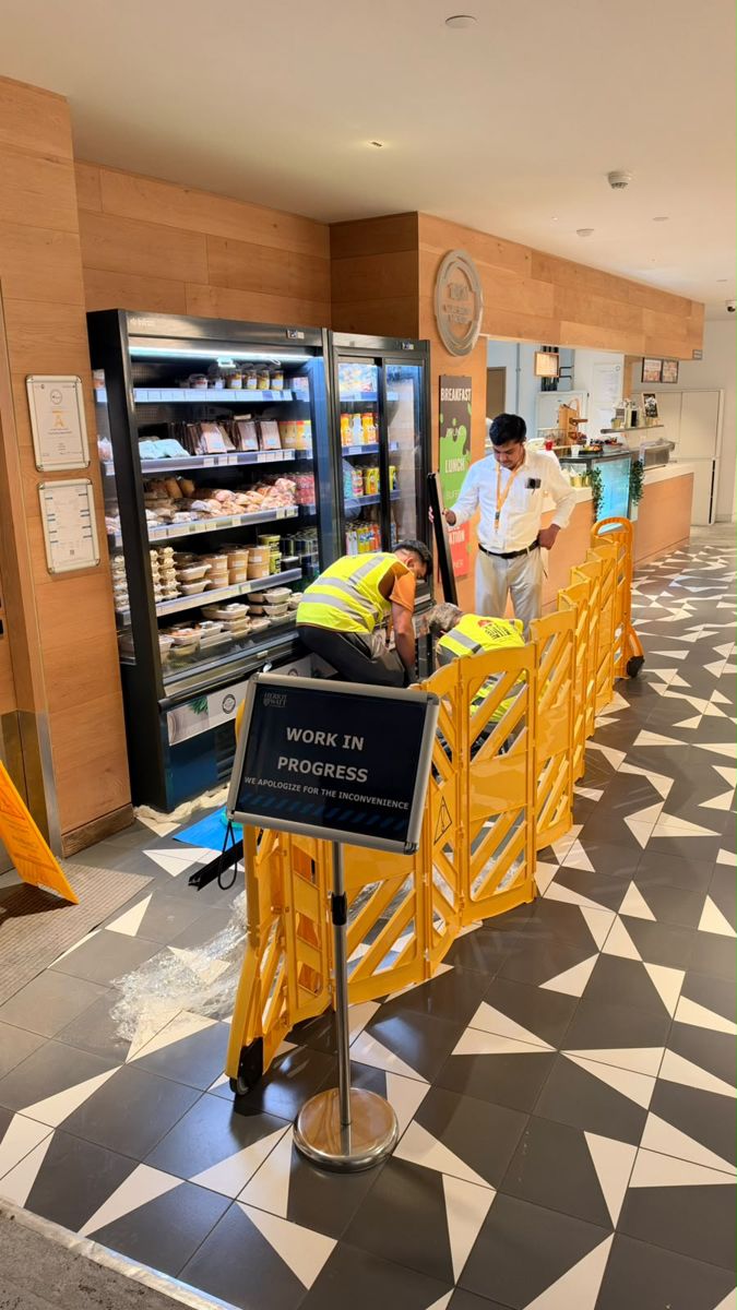 Acrylic Sliding Doors for Display Chillers — site photo 3